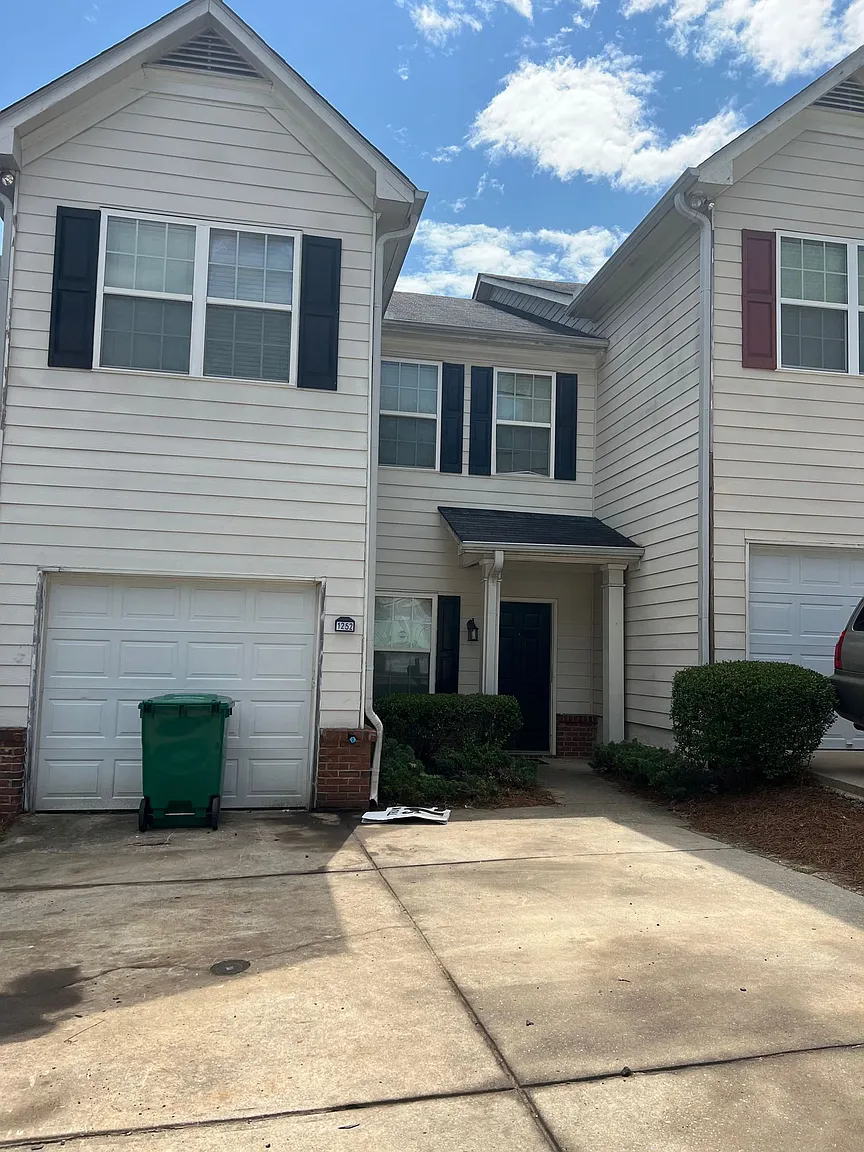 1252 Chinon Point photo 1