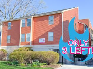 304 E Clark St #6175B61D3, Champaign, IL 61820