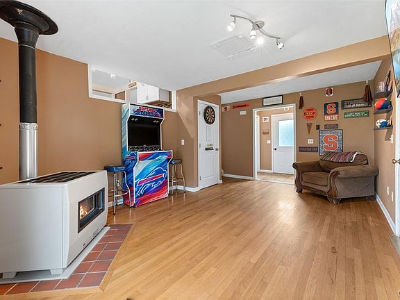5th image of 8151 Scotia Ln