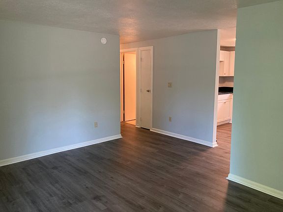 4th image of 8910 Canna Dr