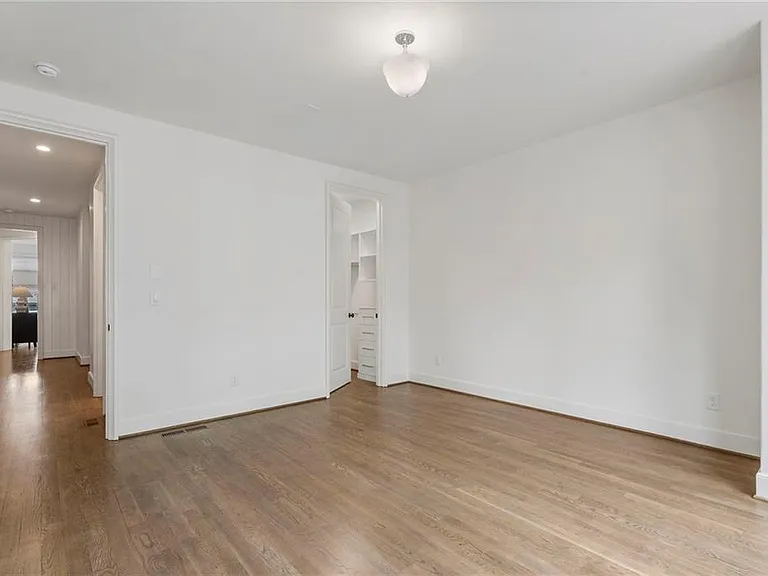 2711 Southwell St NE — Photo 34