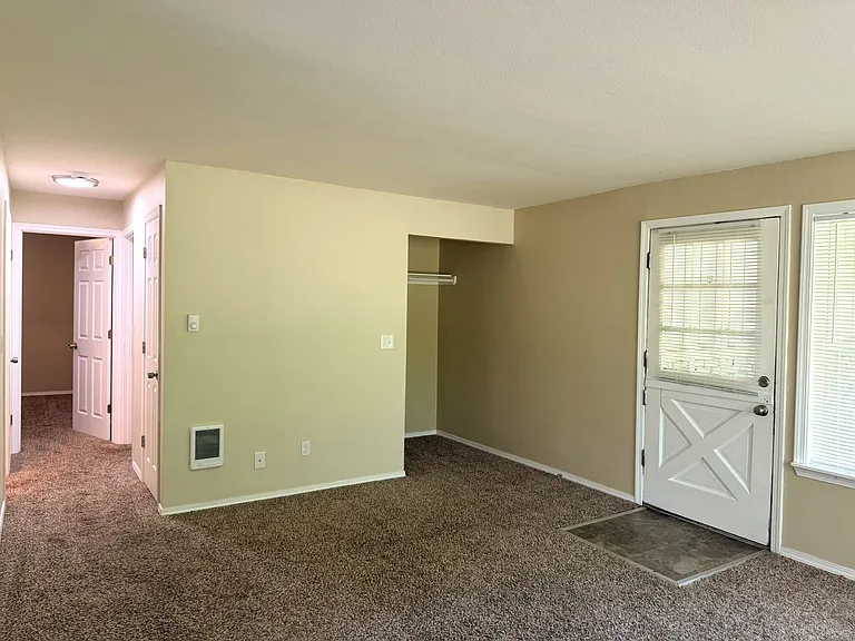 Riverside Manor — Photo 27