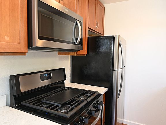 3rd image of 2816 Curtis Ave