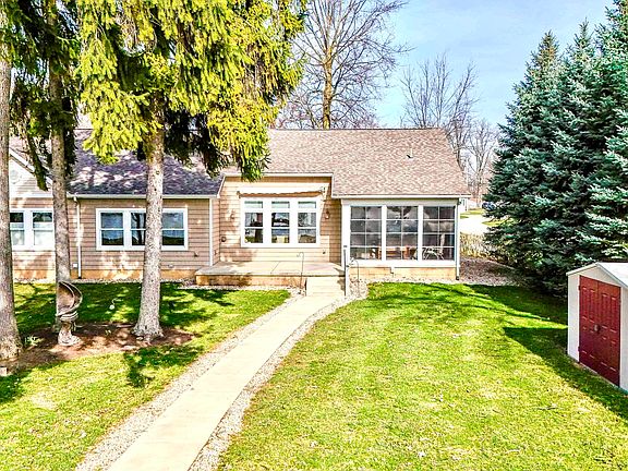 3rd image of 9668 Lakeshore Dr E