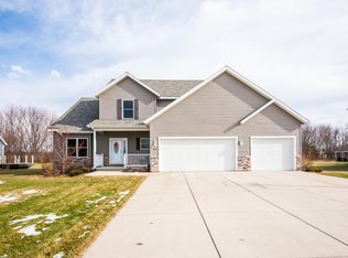 5861 Racine Dr, Stevensville, MI 49127