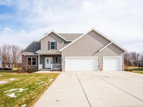 5861 Racine Dr, Stevensville, MI 49127