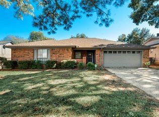 2812 Quail Ln, Arlington, TX 76016