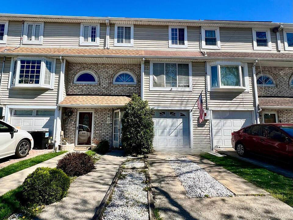 1st image of 129 Gauldy Ave