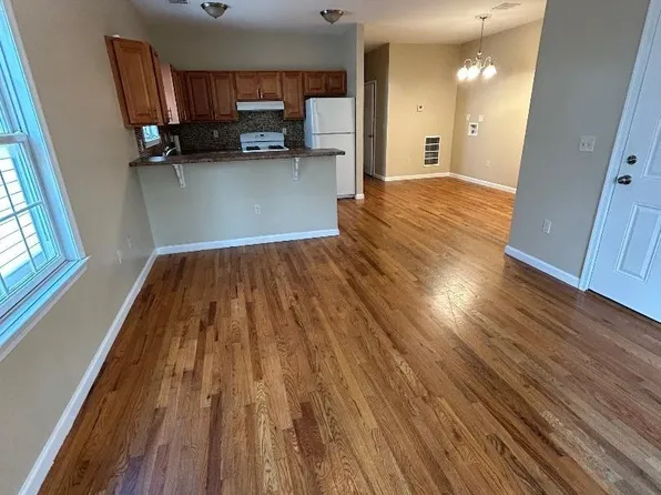 34 Van Nostrand Avenue image 3 of 16