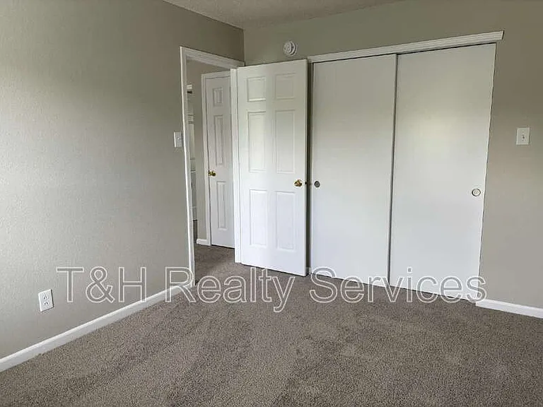 14928 Drayton Dr — Photo 20