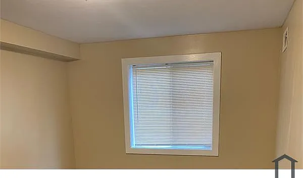 3 bed, 920 sqft, $2,129 — Photo 3