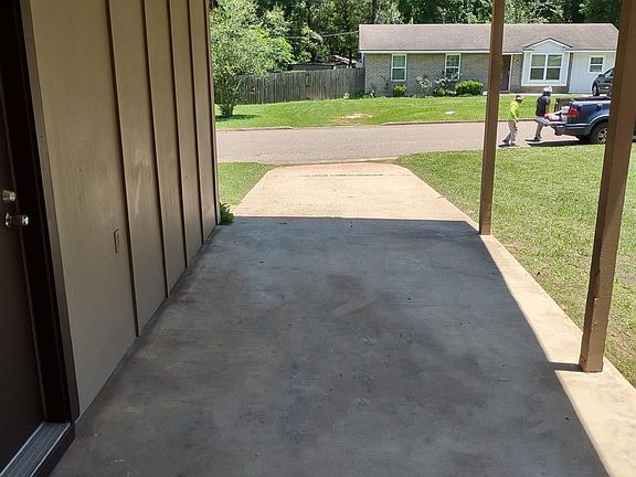 4th image of 102 Libby Cir