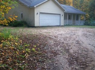 12934 Hillcrest Dr NE, Lowell, MI