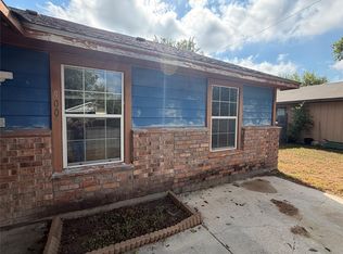900 Lee Ln, Lockhart, TX 78644