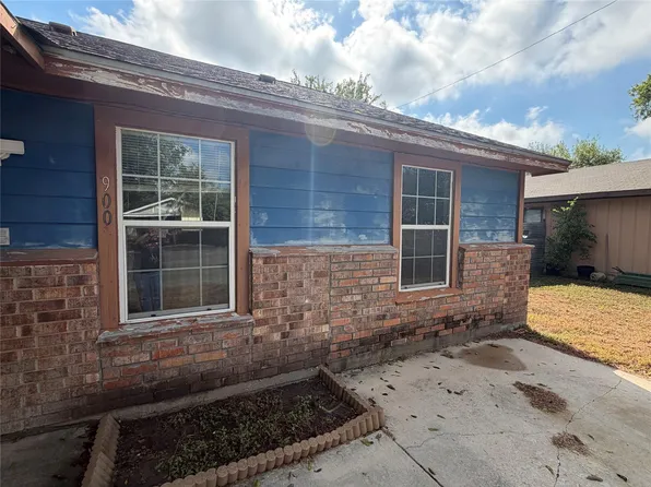 900 Lee Ln, Lockhart, TX 78644