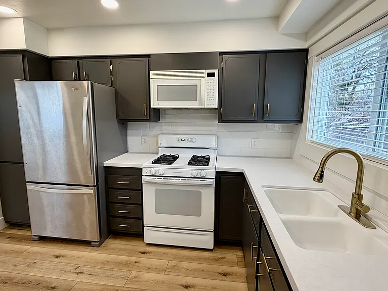 145 N Byron Ave #A — Photo 10