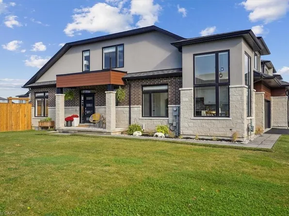 52 Welch Ln, Hamilton, ON L9C 0G1