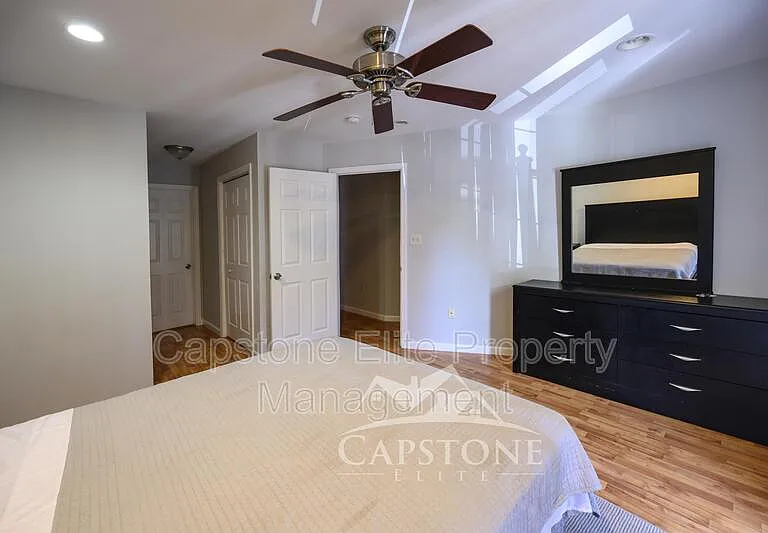 3 Ashby Ln — Photo 1