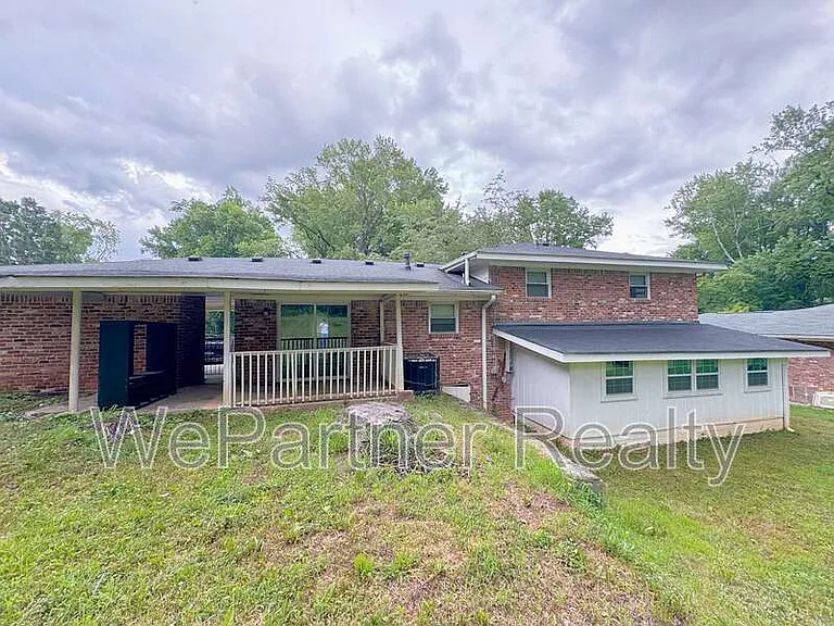 2223 Shamrock Dr — Photo 10