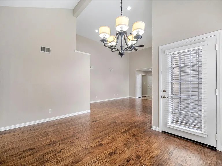 4424 Odessa Dr — Photo 12