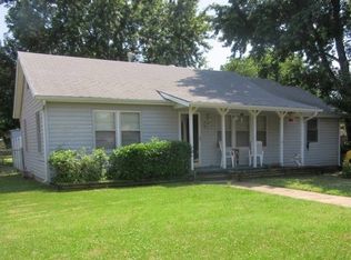 1004 E 9th St, Wellington, KS 67152