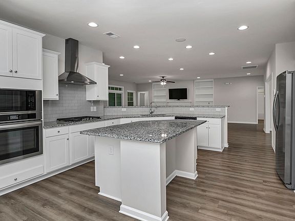 4th image of 615 Spanish Olive Way