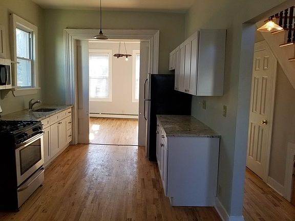 4th image of 64 Jewett Ave #2