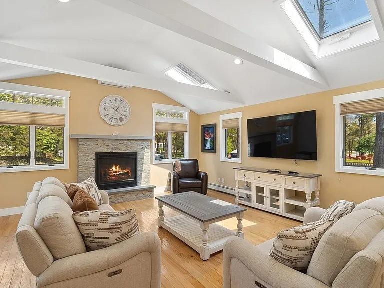 116 Norfolk Dr — Photo 4