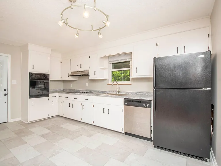 136 Harrison Ln — Photo 13