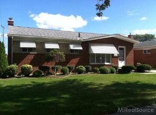 28348 Los Olas Dr, Warren, MI 48093