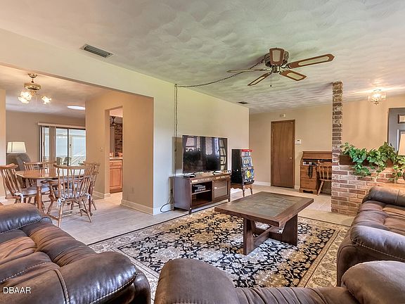 2nd image of 920 Whiporwill Dr