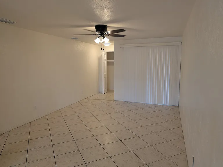 2609 N Oleander Ave #17 — Photo 24