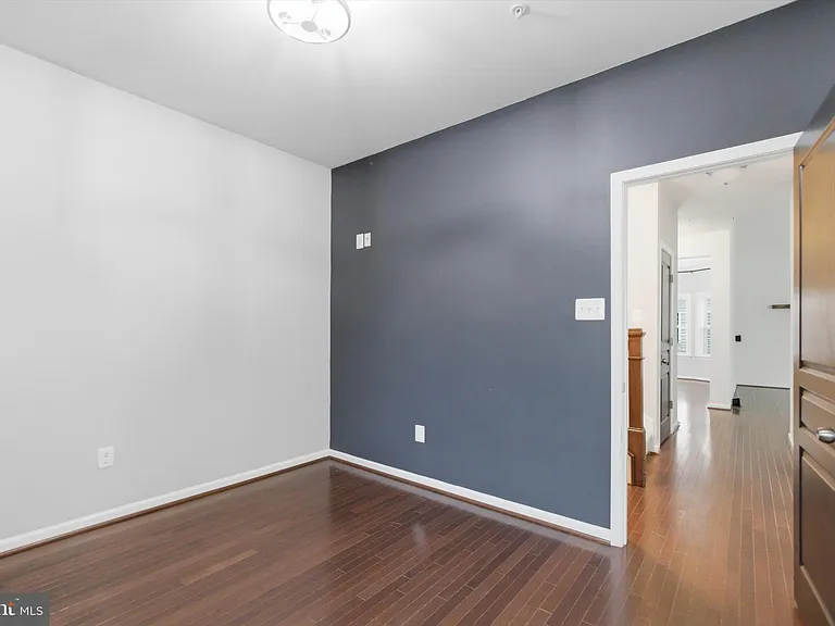7585 Holly Ridge Dr — Photo 13