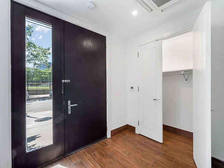 372 9th Luxury Rentals — Photo 60
