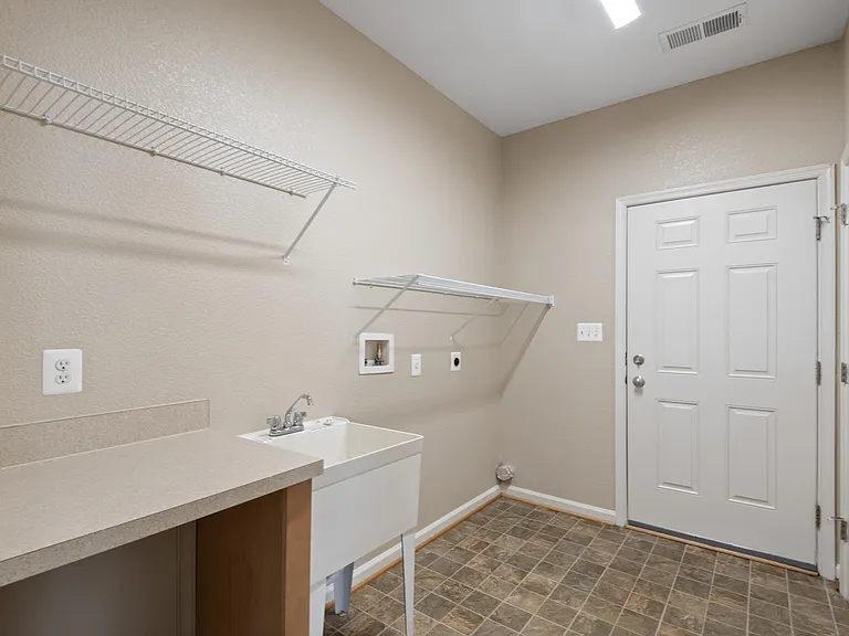 Lovell Cove - Liberty Military Housing — Photo 6