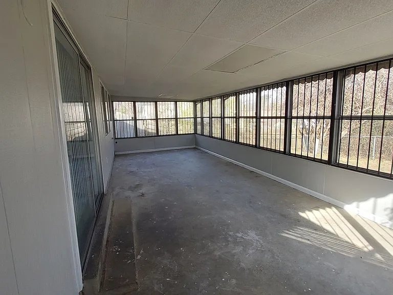 3760 Saint Elmo Ave — Photo 3