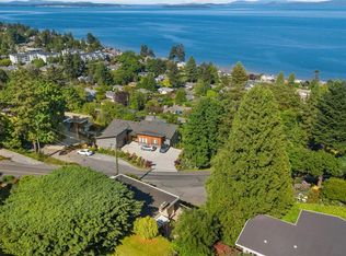 951 Claremont Ave, Saanich, BC V8Y 1K5