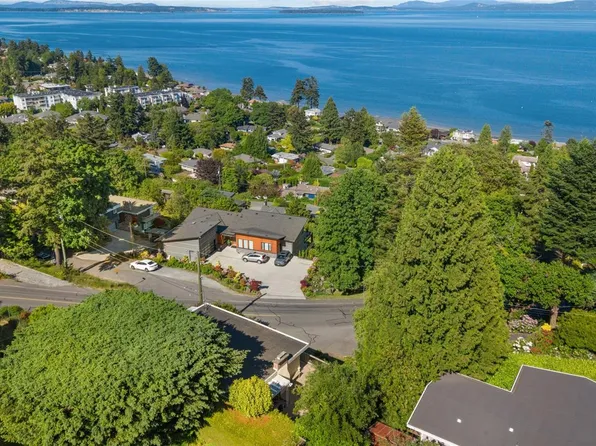 951 Claremont Ave, Saanich, BC V8Y 1K5