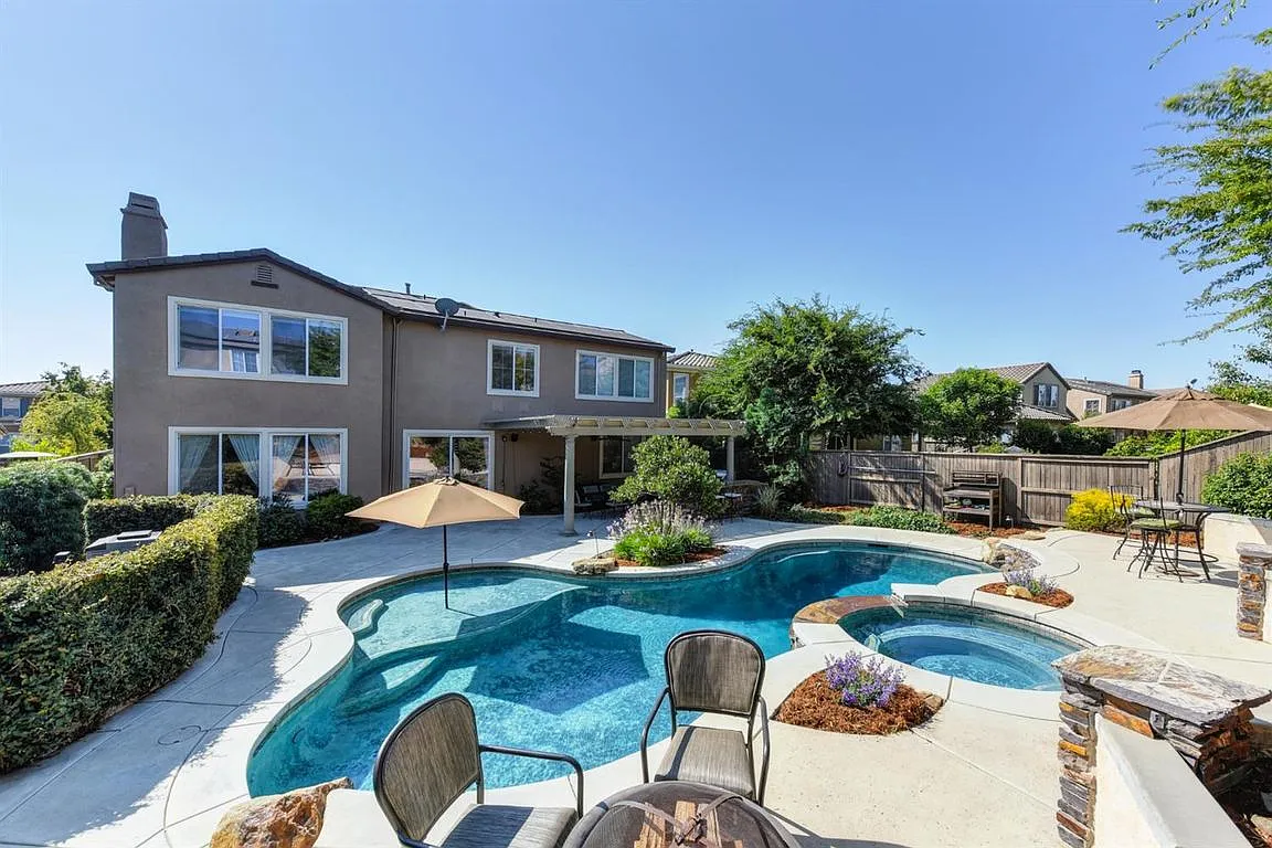 5043 Courtney Way photo 1