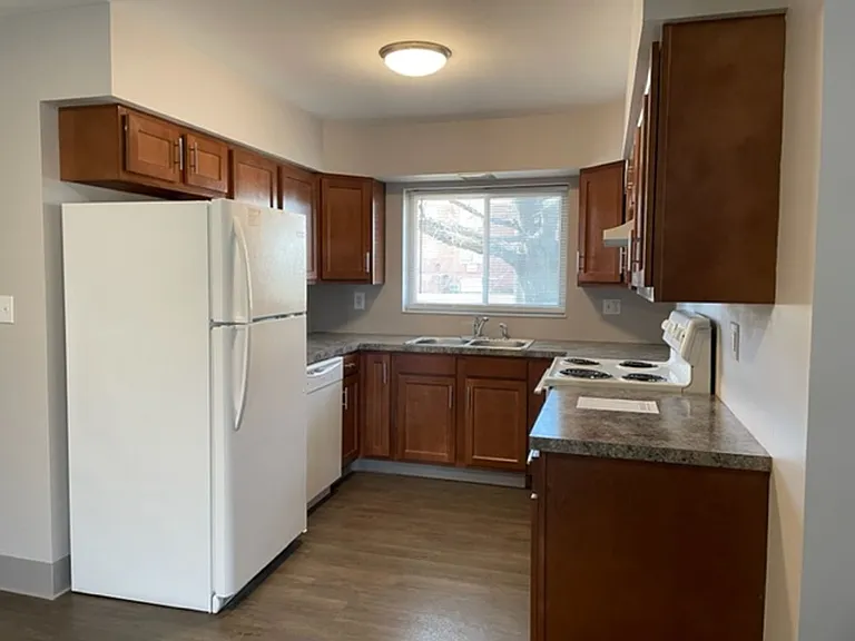 Apartment off 28th and Clyde Park Available — Photo 95