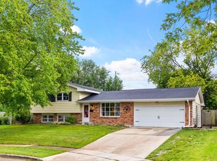 317 Hillside Ln, Bloomington, IL 61701