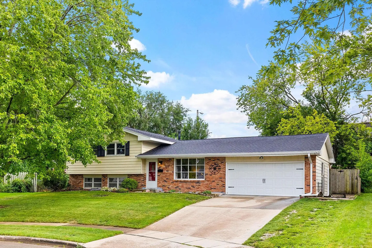 317 Hillside Ln photo 1