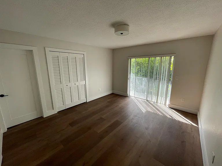 531 Menendez Ave — Photo 4