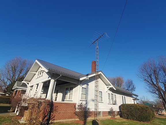 3rd image of 702 N Freelandville Ave