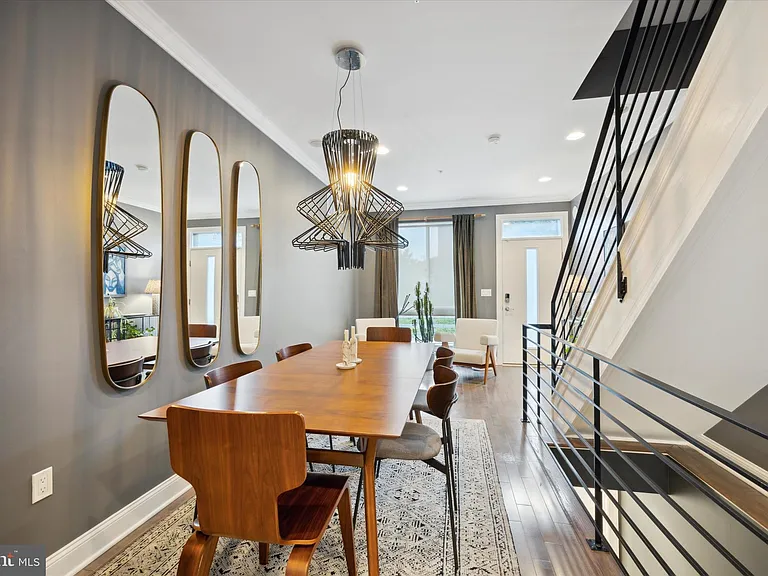 2137 N Darien St — Photo 4
