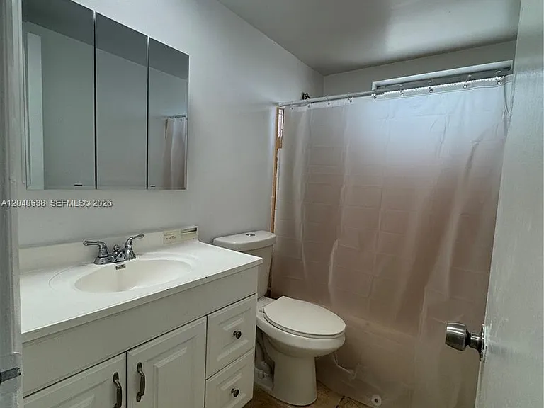 1600 NE 114th St #204 — Photo 5
