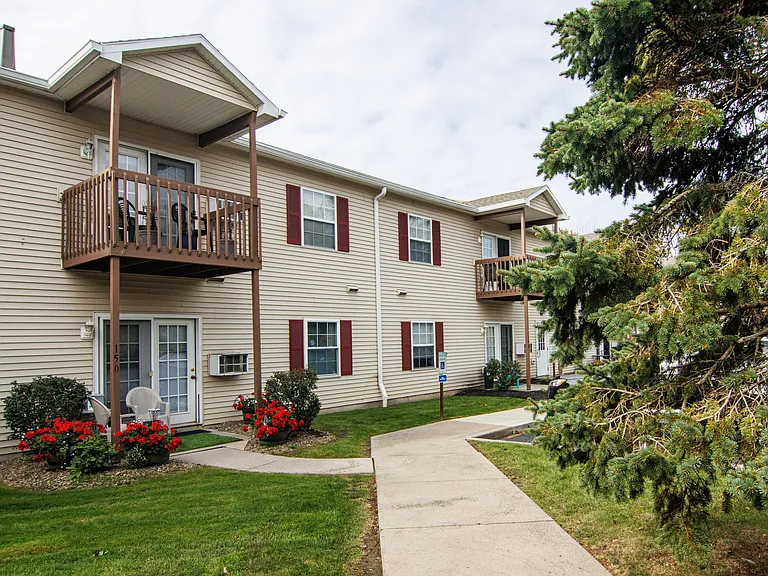 Seneca Pointe — Photo 22
