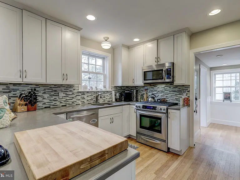 706 Regester Ave — Photo 12