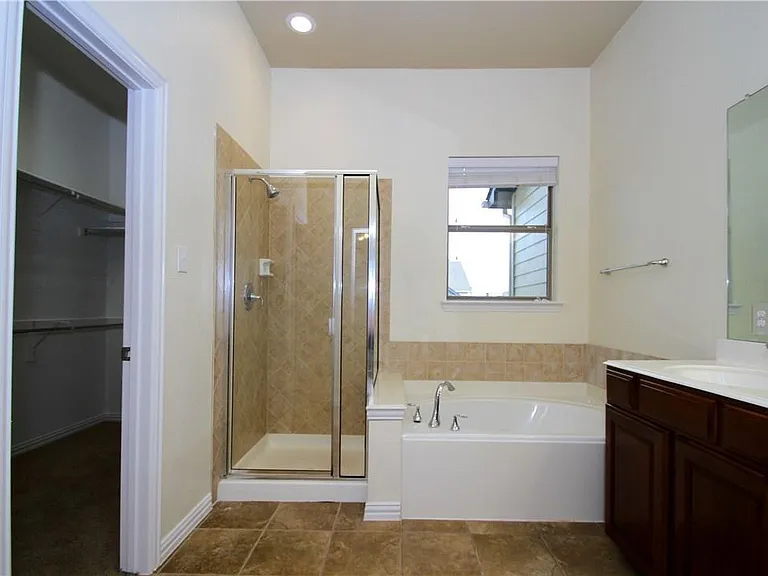 4233 Swan Forest Dr #E — Photo 9