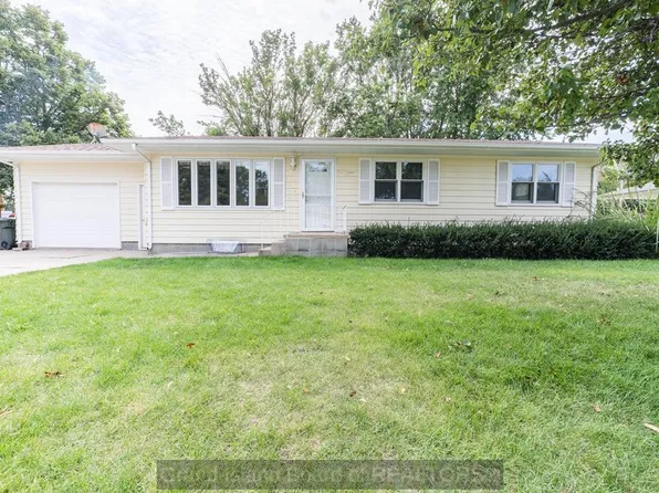 1015 E Phoenix Ave, Grand Island, NE 68801